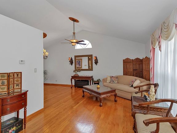 5th image of 20 Little Creek Ct