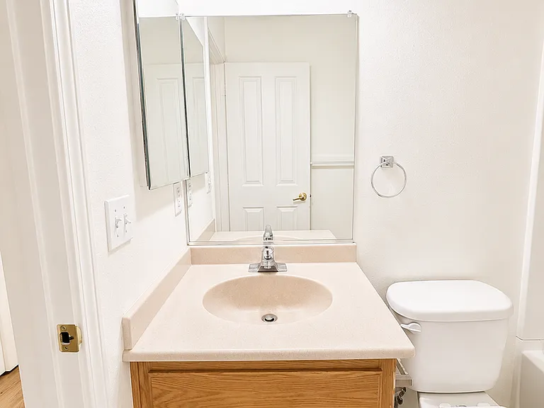 Hartford Square Apartments — Photo 20