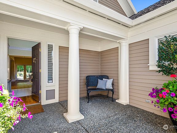 3rd image of 1242 108th Avenue NE