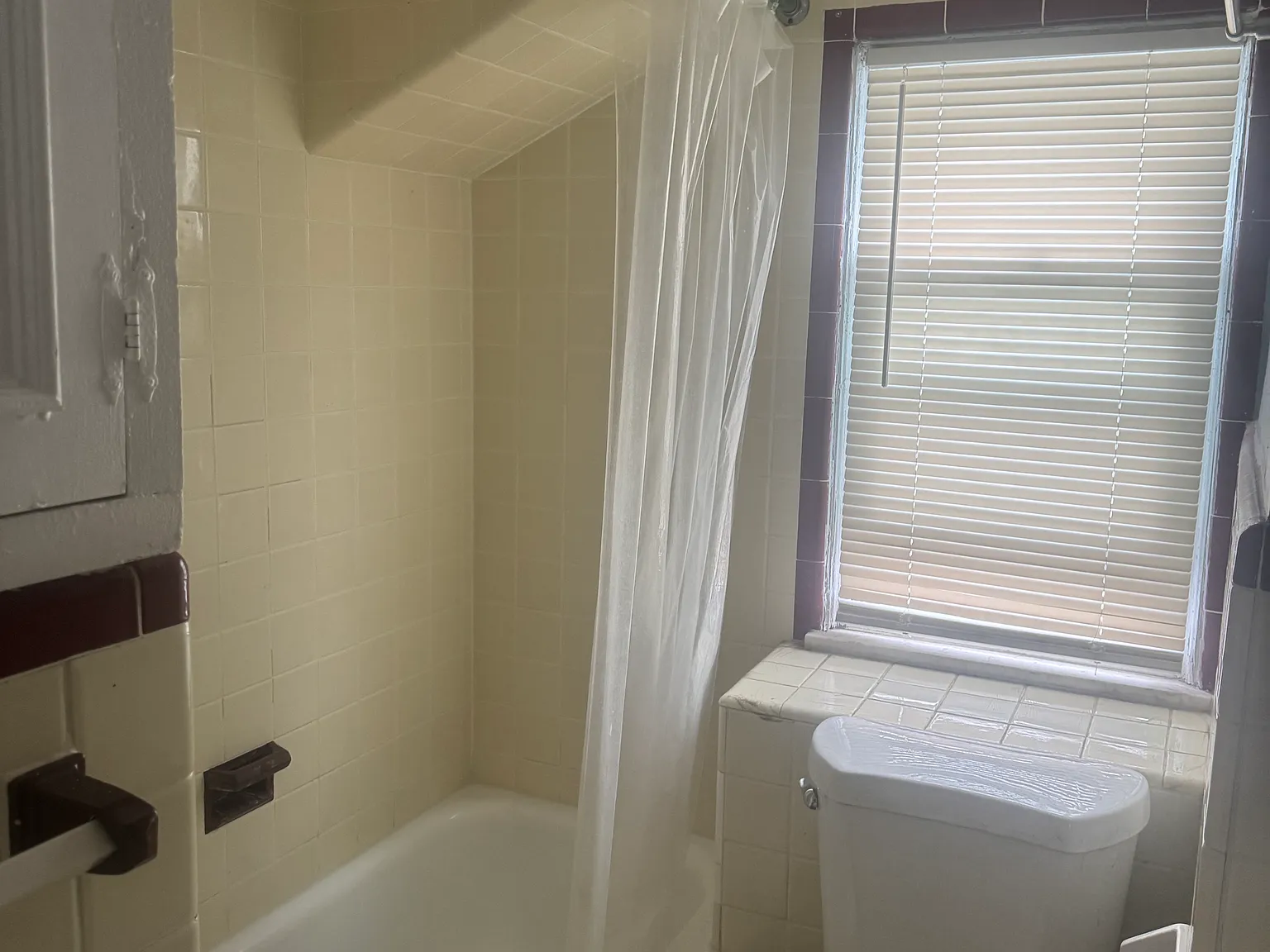 2 bed, 700 sqft, $2,350 — Photo 2