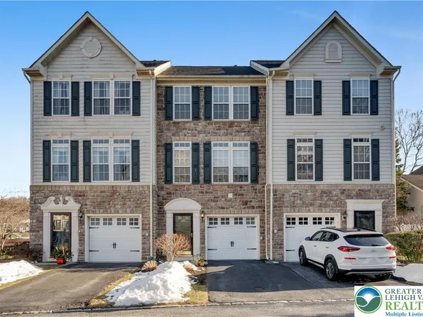 1632 Oakridge Ln, Hellertown, PA 18055