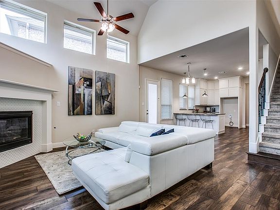 3rd image of 2472 Cathedral Dr