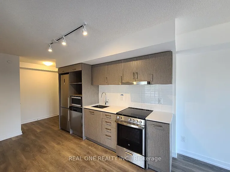 219 Dundas St E #511 — Photo 8