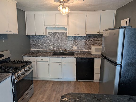 3rd image of 913 SW 5th St