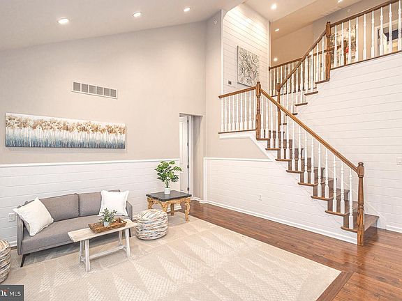 4th image of 1114 Webb Dr