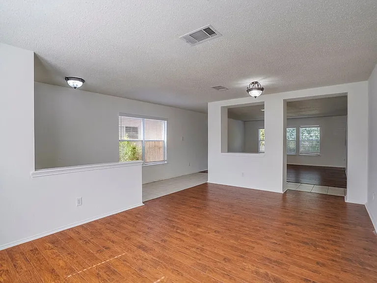 2602 Stapleford Dr — Photo 4