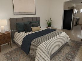 600 SW 10th St, Miami, FL