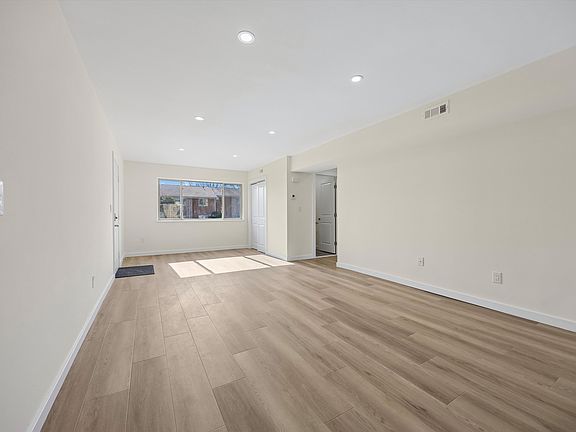 2nd image of 506 Bradley Ct #505