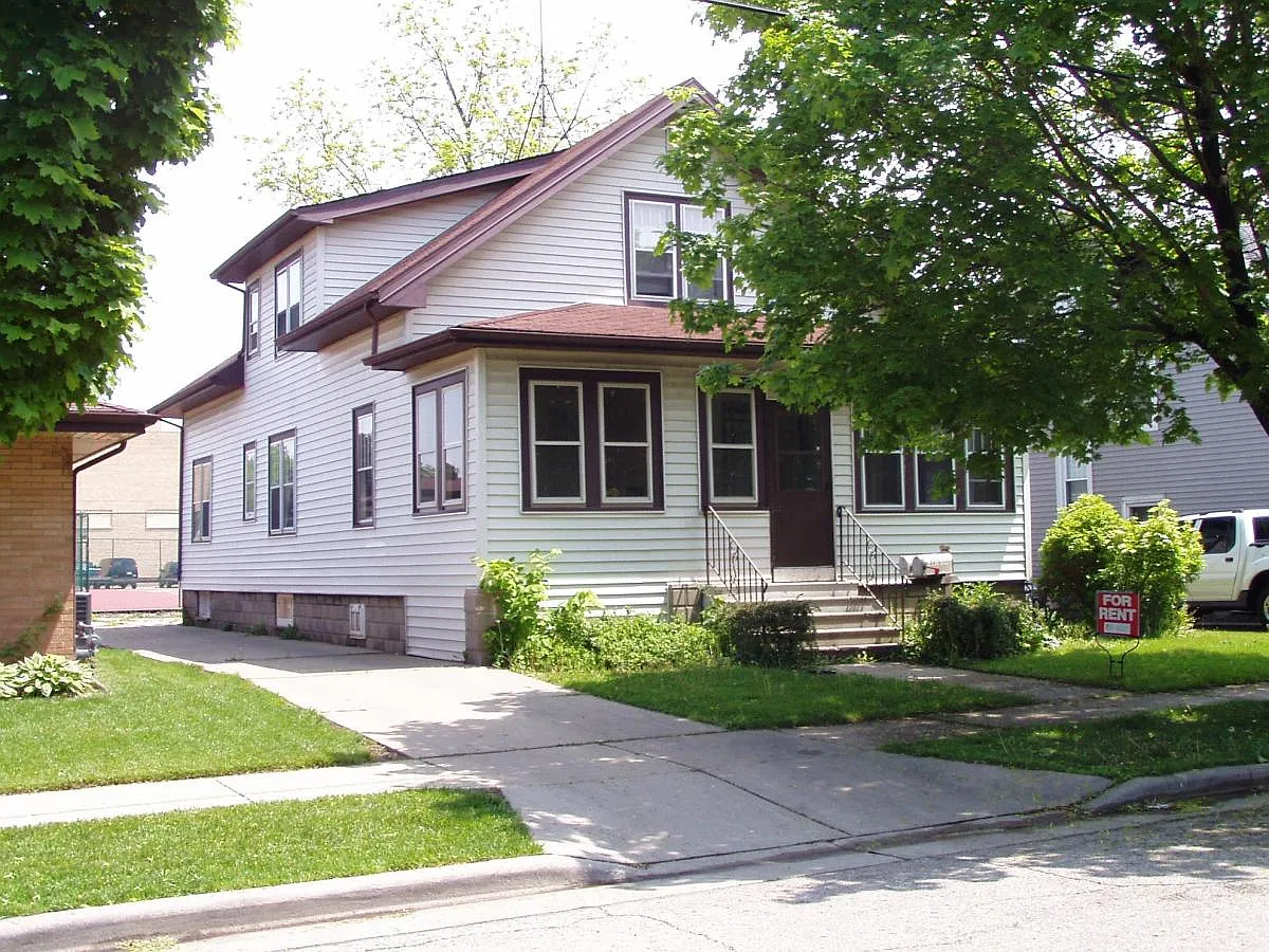 3 bed, 1200 sqft, $1,800 — Photo 2