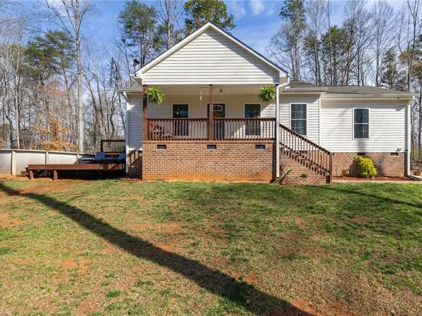 2510 Henley Ln, Walkertown, NC 27051