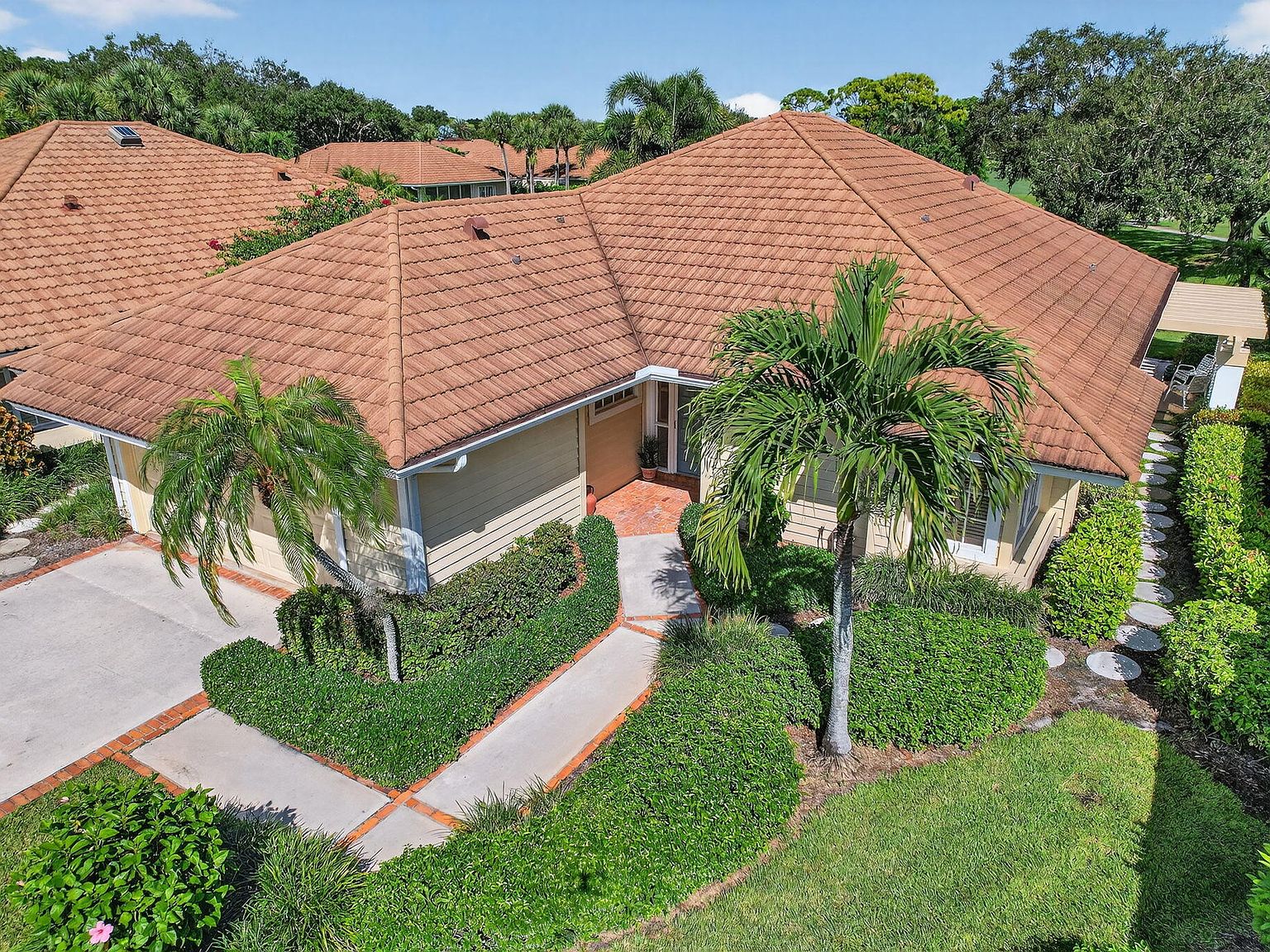 7036 SE Winged Foot Drive