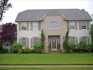 1st image of 319 Laurel Ln