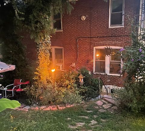 3rd image of 135 S 8th Ave