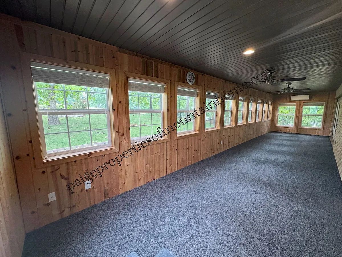 Building Photo - 1741 Fairway Dr