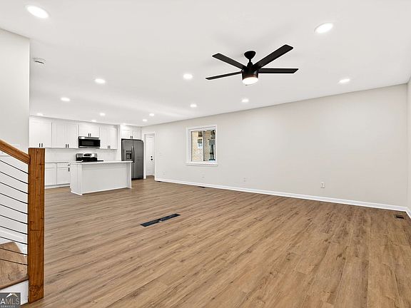 4th image of 2497 Glenrock Dr