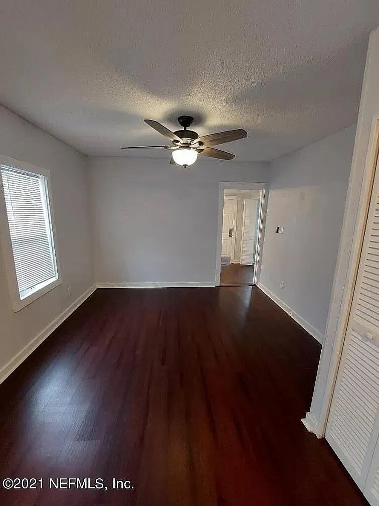 3435 Broadway Ave — Photo 4