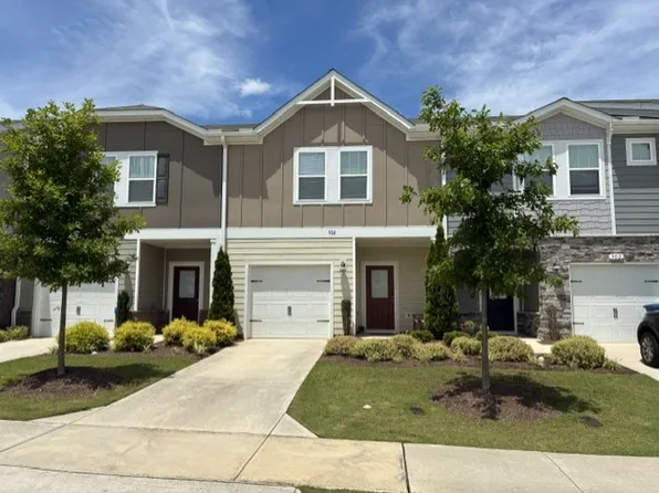 904 Clearhaven Ln, Fuquay Varina, NC 27526