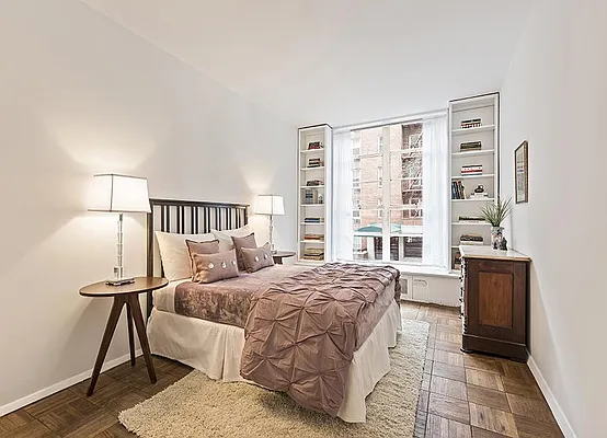 Sold by Warburg | media 17