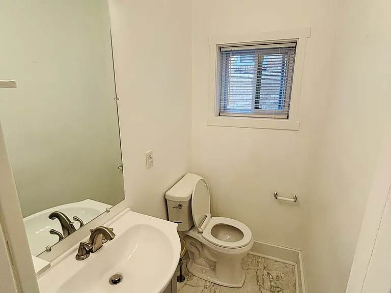 687 Margaret St — Photo 17