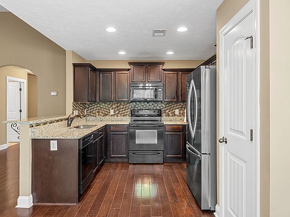 5th image of 3511 Oak Creek Dr