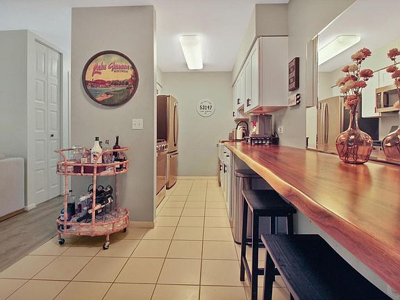 4th image of 118 Evelyn LANE #D