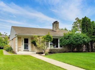 5625 N Kilbourn Ave, Chicago, IL 60646