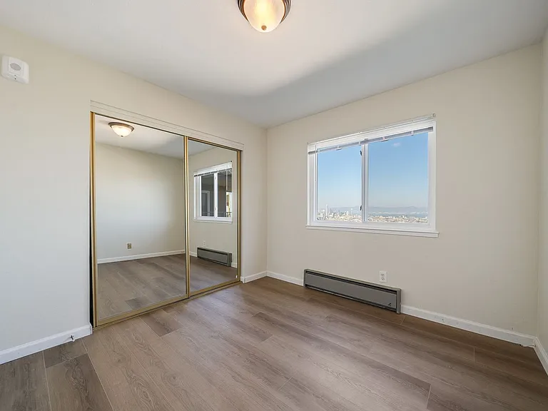 545 Burnett Avenue — Photo 32