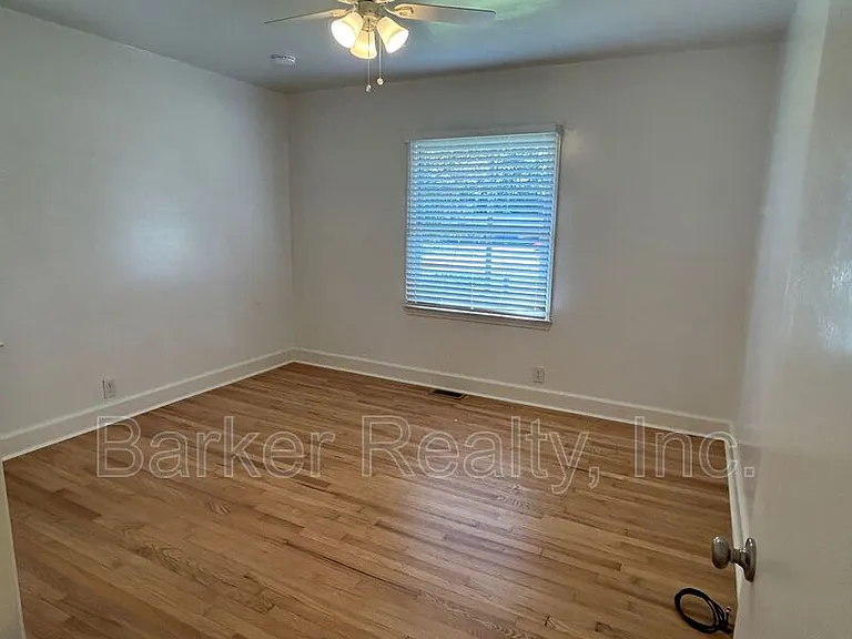 5726 Fayetteville Rd — Photo 12