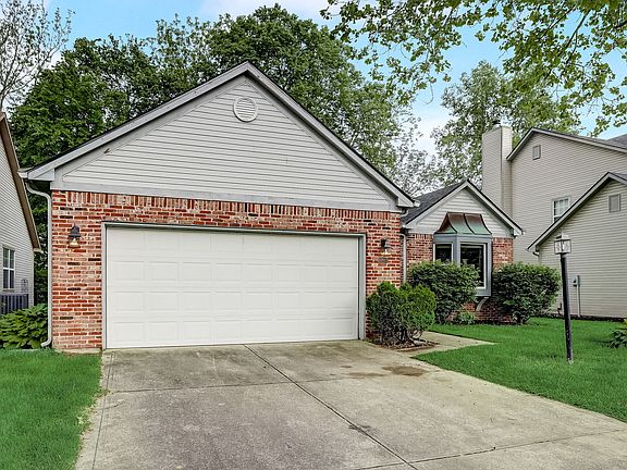 3rd image of 10813 Belmont Cir