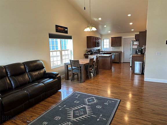 3rd image of 2243 Sturnella Ln