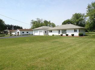 11431 Hartel Rd, Grand Ledge, MI 48837