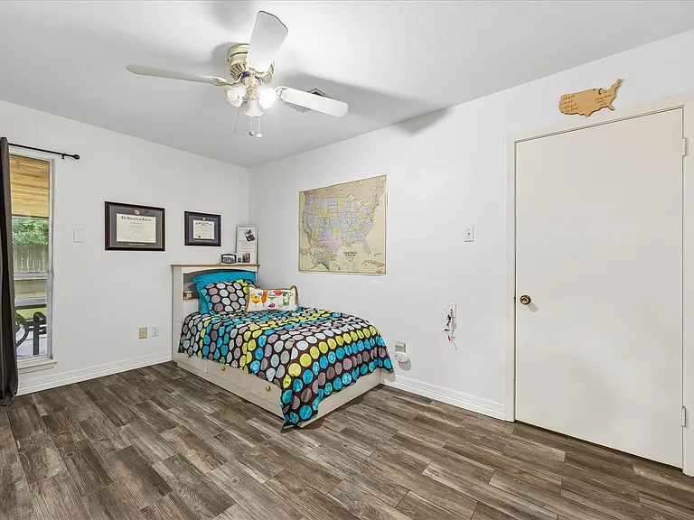 5526 Grape St — Photo 9