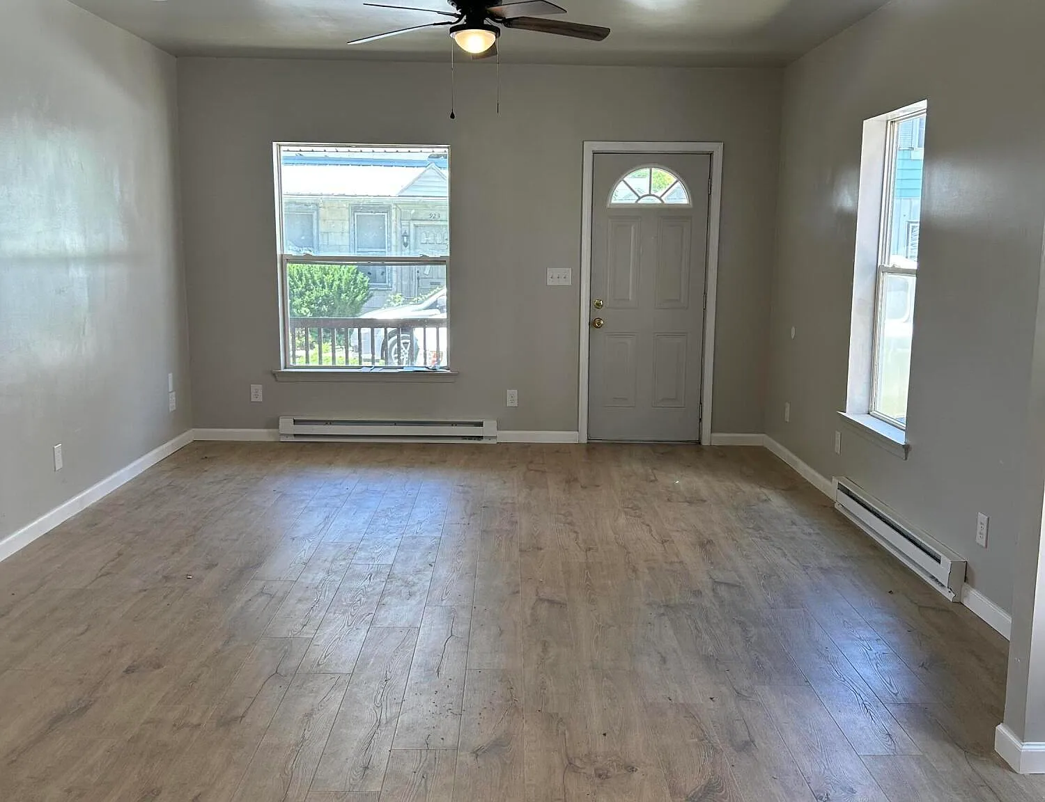 3 bed, 1100 sqft, $1,300 — Photo 3