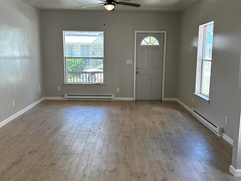 926 Edison Ave — Photo 3