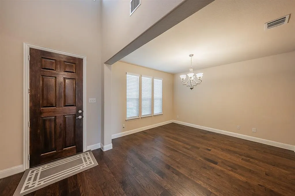 4 bed, 3.5 bath, 2706 sqft, $3,600 — Photo 3