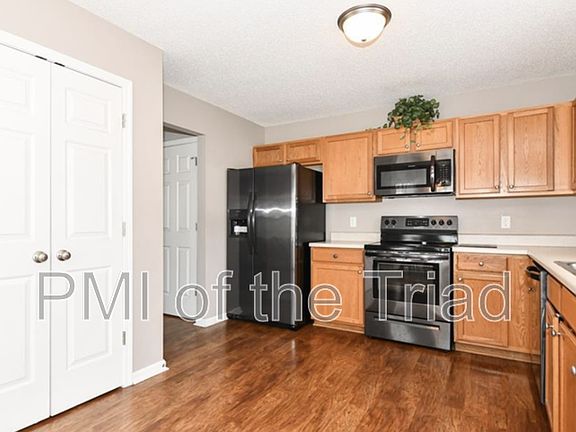 5th image of 116 Breezeway Ln