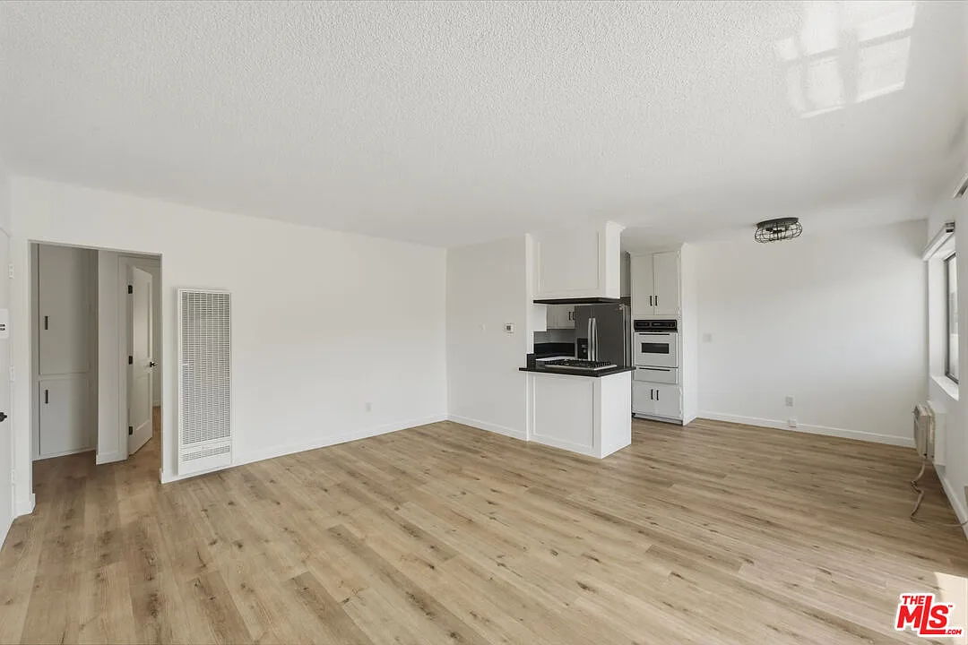 1 bed, 1.0 bath, 700 sqft, $2,400 — Photo 3
