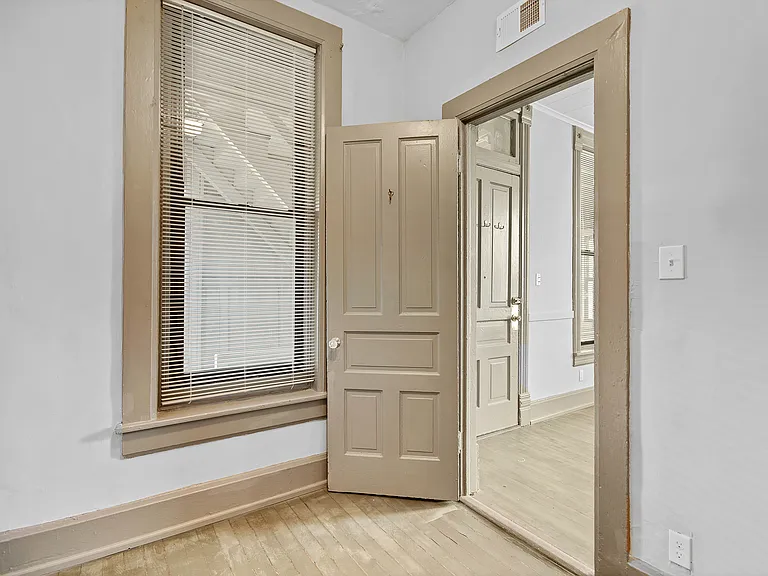 1659 W 21st St #2R — Photo 10