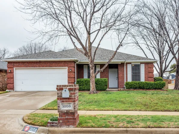 1058 Roundrock Dr, Saginaw, TX 76179