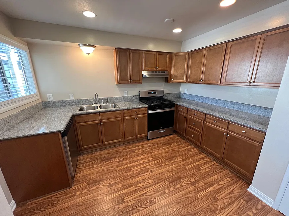 211 Valencia St #1