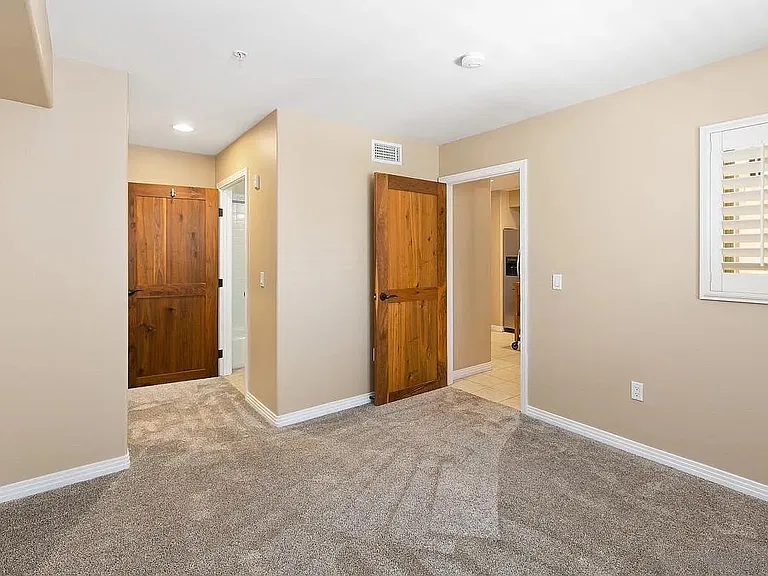 801 W Hawthorn St W #309 — Photo 6