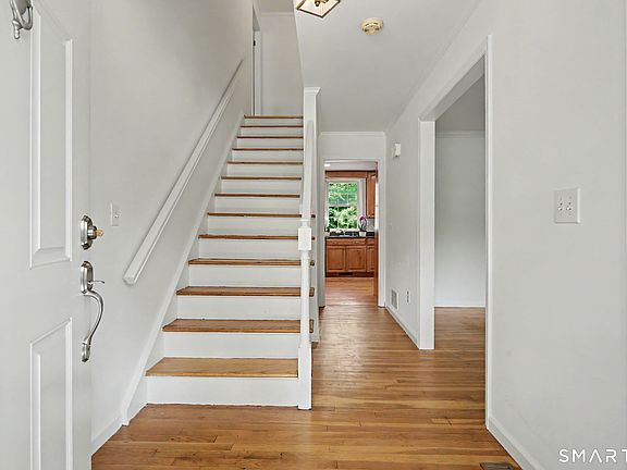 3rd image of 29 Coachlamp Lane