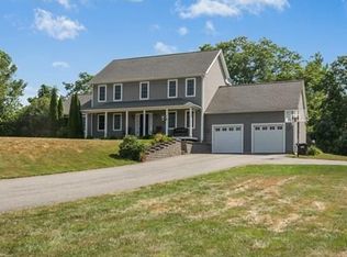 2 Misty Meadow Ln, Dudley, MA 01571