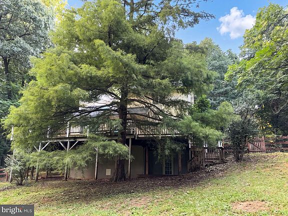 2nd image of 542 Jonathan Rd