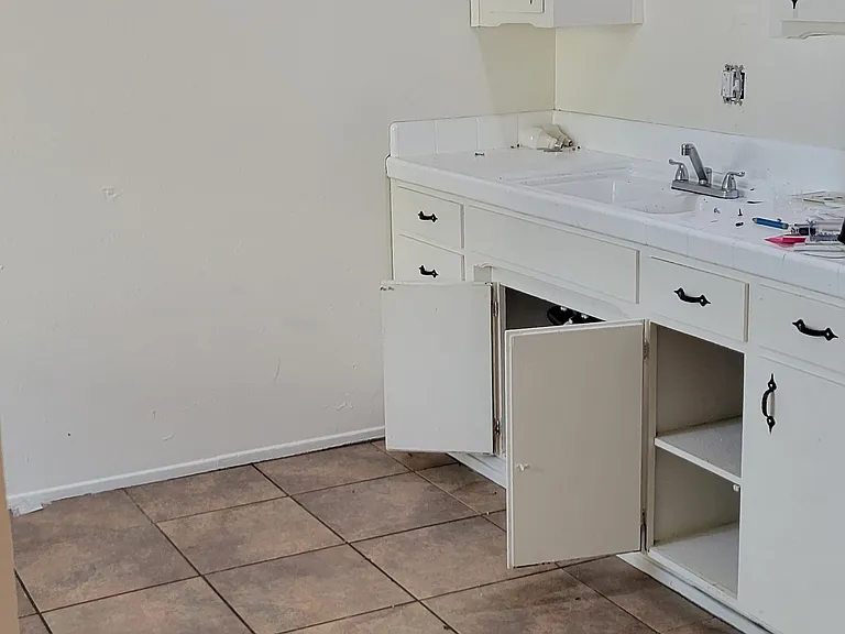802 N Redington St #H — Photo 8