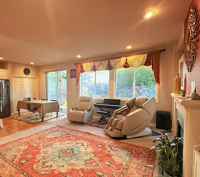 4 bed, 2.5 bath, 2641 sqft, $4,300 — Photo 4