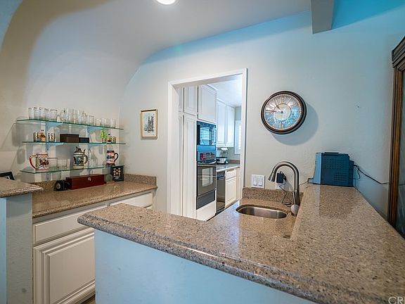 4th image of 18843 Hatteras St Unit 10