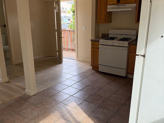 5th image of 301 Lake Ave #2