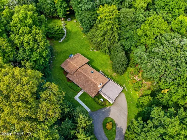 7 Sundance Dr, Cos Cob, CT 06807
