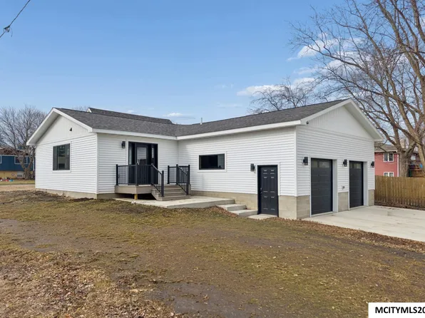 714 3rd St NW, Nora Springs, IA 50458